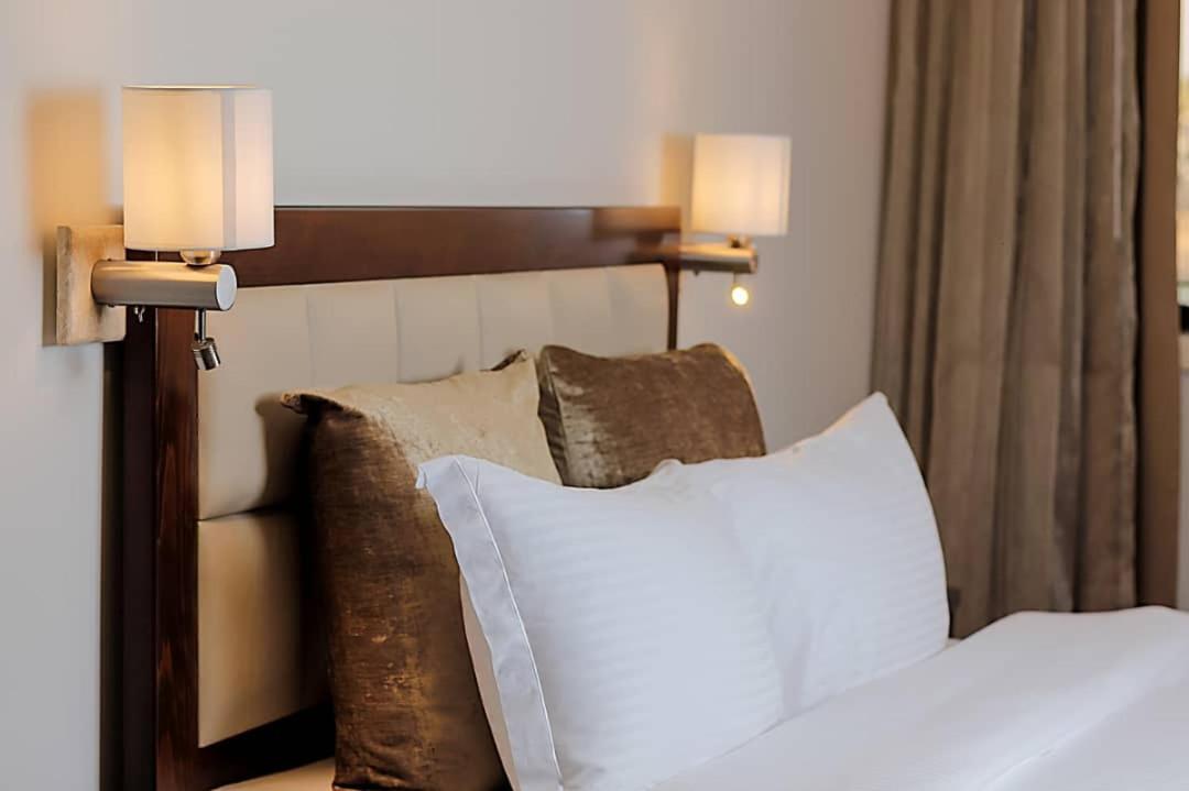 פריטאון Mamba Point Hotel מראה חיצוני תמונה