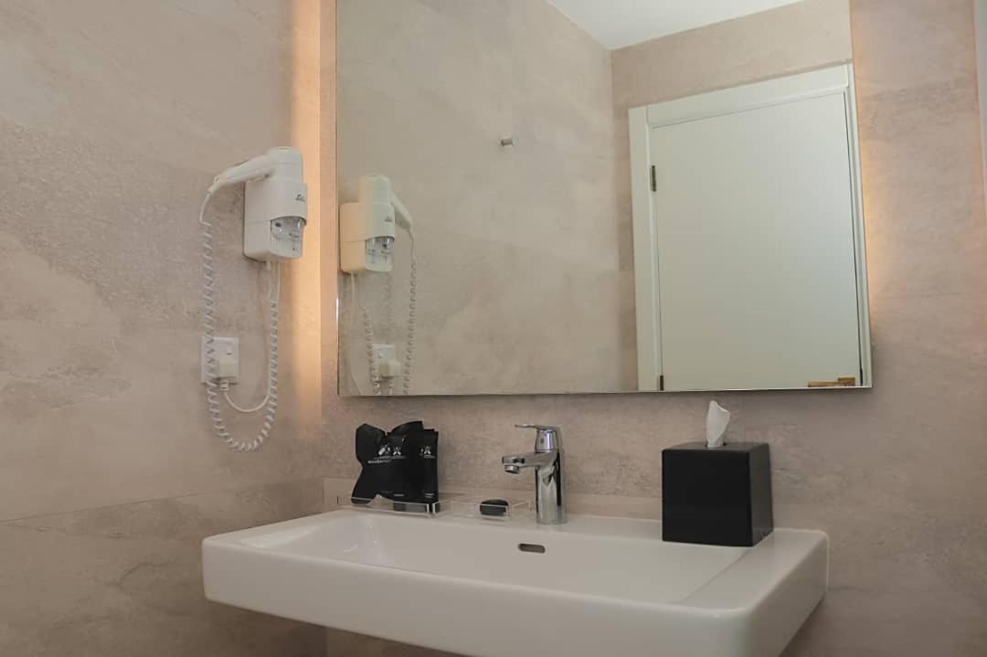 פריטאון Mamba Point Hotel מראה חיצוני תמונה