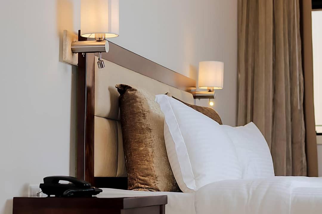 פריטאון Mamba Point Hotel מראה חיצוני תמונה